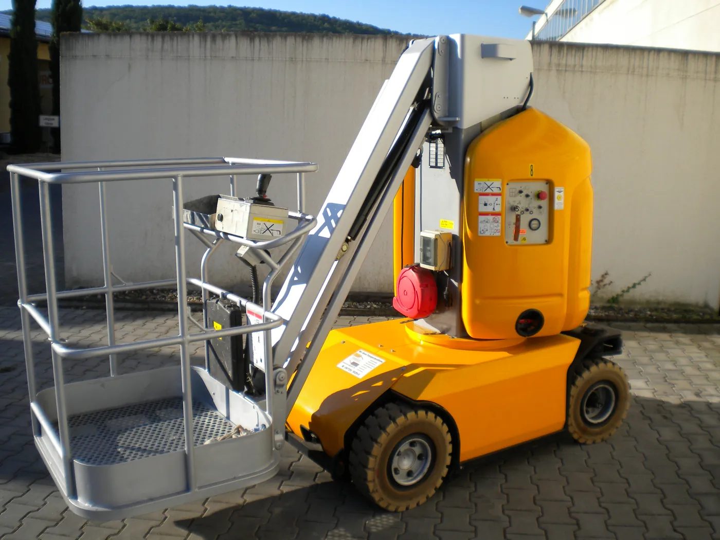 Vertikalbühne Manitou 105 VJR der Weisel-Mietflotte